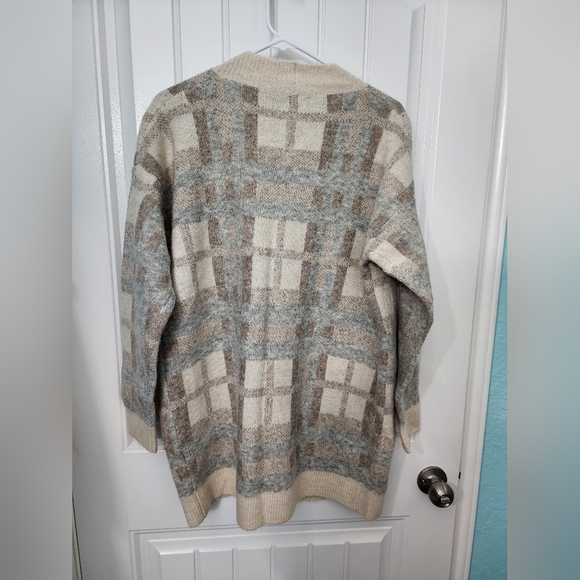 Dreamers Beige and Gray Women's Cardigan, Size Medium/Large - Picture 3 of 3